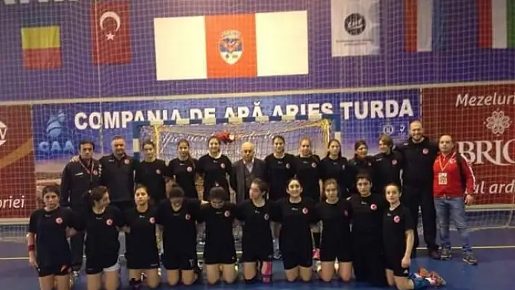 U17 ‘ler engeli aşamadı