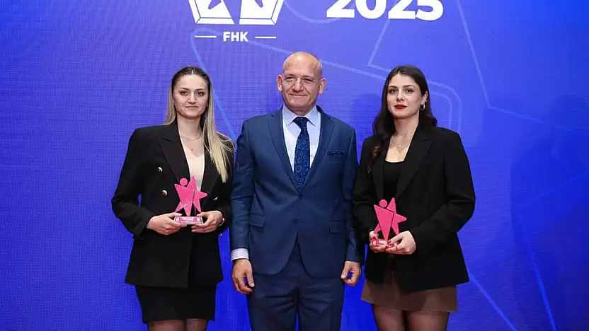 Türk Hentbolcular Kosova'da Zirvede: Fetane Uzunlar ve Sevdanur Özkan Yılın En İyileri Seçildi!