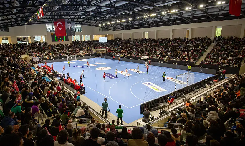 Kadınlar Süper Ligi'nde Zirve Yarışı ve Alt Sıra Mücadelesi Aynı Anda Sahada