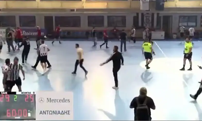 Selanik'te Beşiktaş Sesleri: Maç Sonu Beşiktaş'a Saldırı Girişimi!