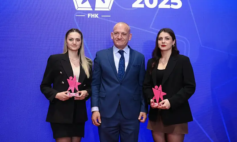 Türk Hentbolcular Kosova'da Zirvede: Fetane Uzunlar ve Sevdanur Özkan Yılın En İyileri Seçildi!