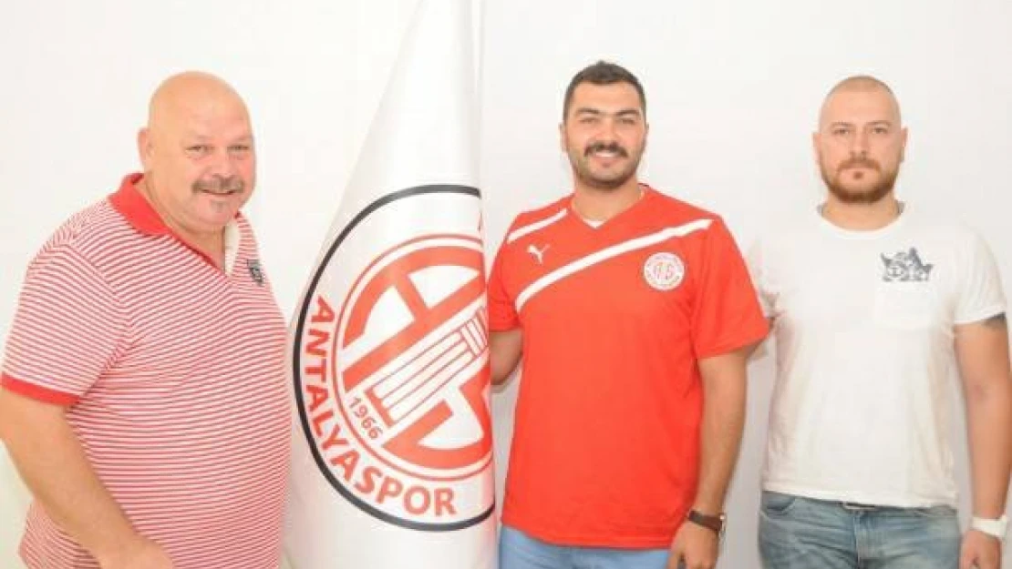 Kayhan Akat Resmen Antalyaspor’lu