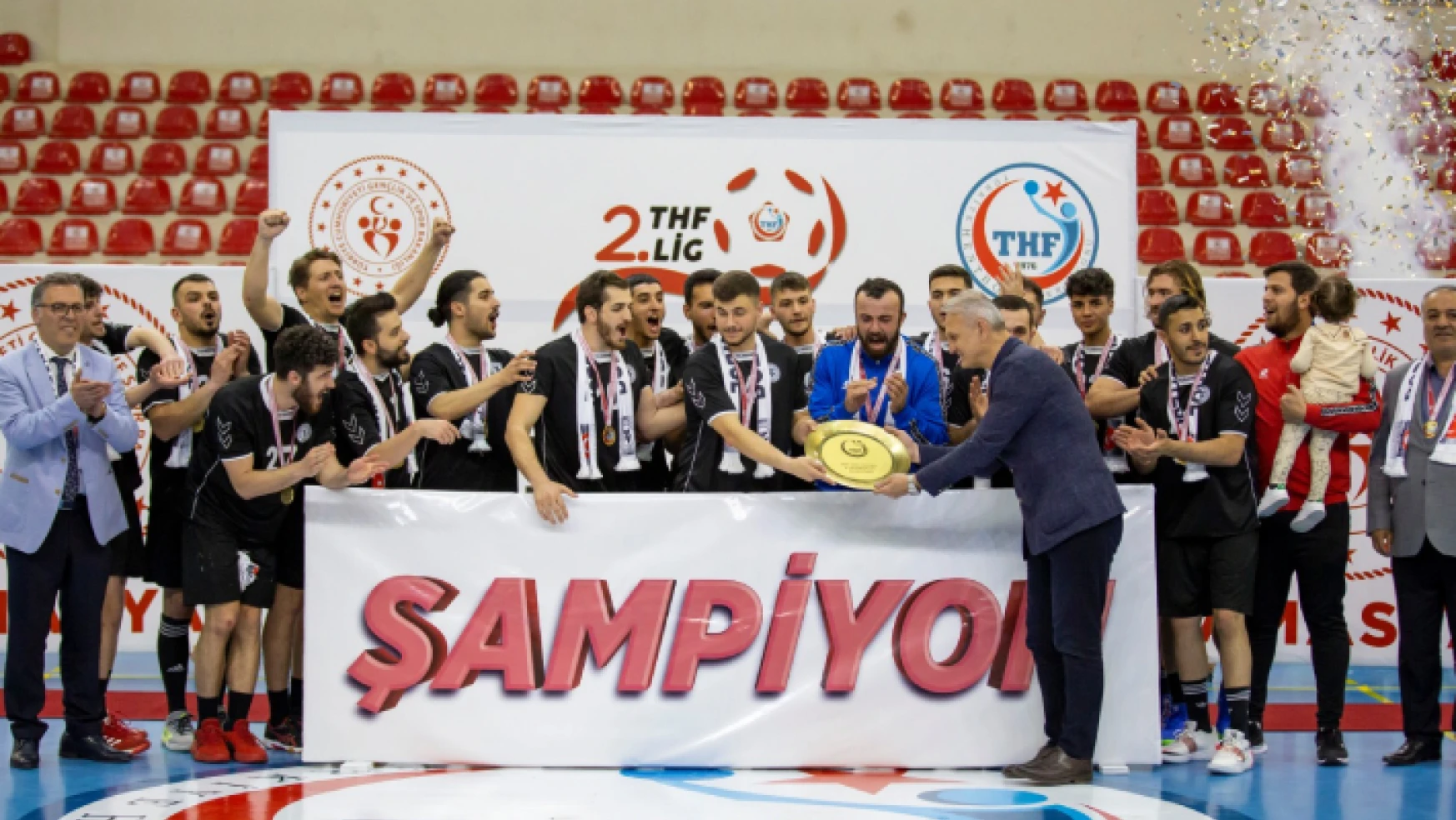 2.Ligin şampiyonu Yozgat Belediye Bozok Hentbol