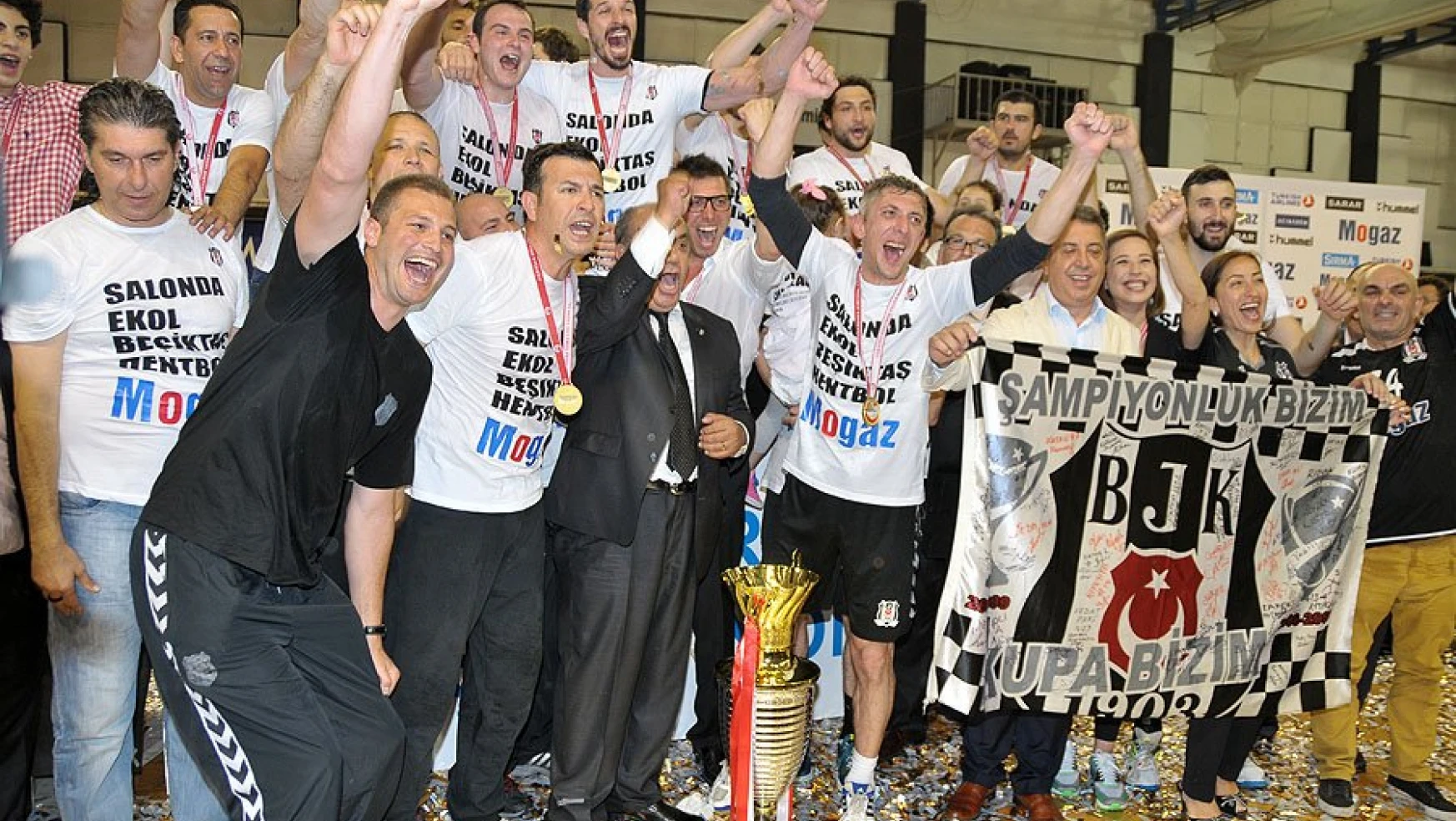 2013-2014 Sezonu Şampiyonu BEŞİKTAŞ