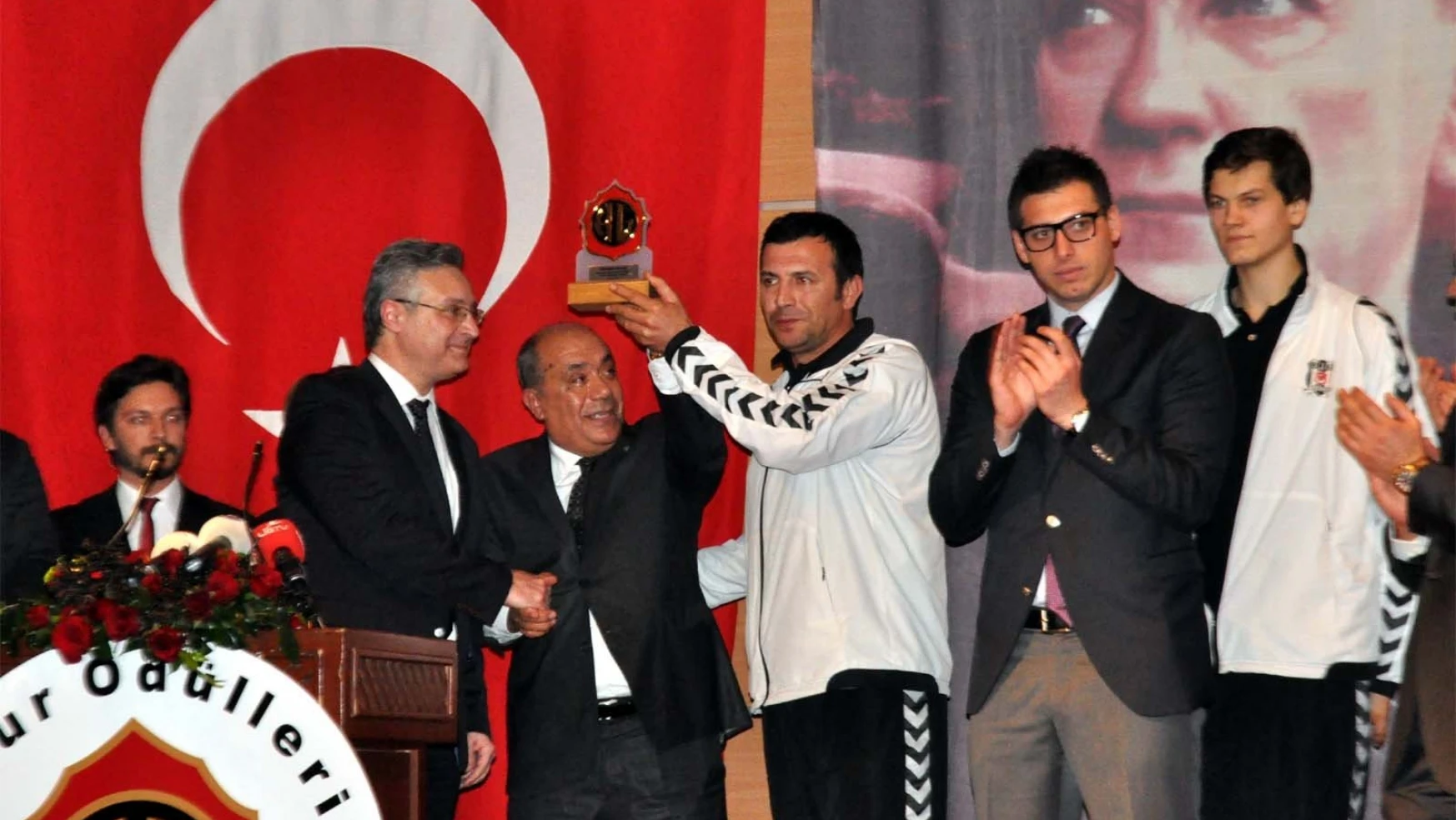 Beşiktaş Hentbol Takımına Ödül