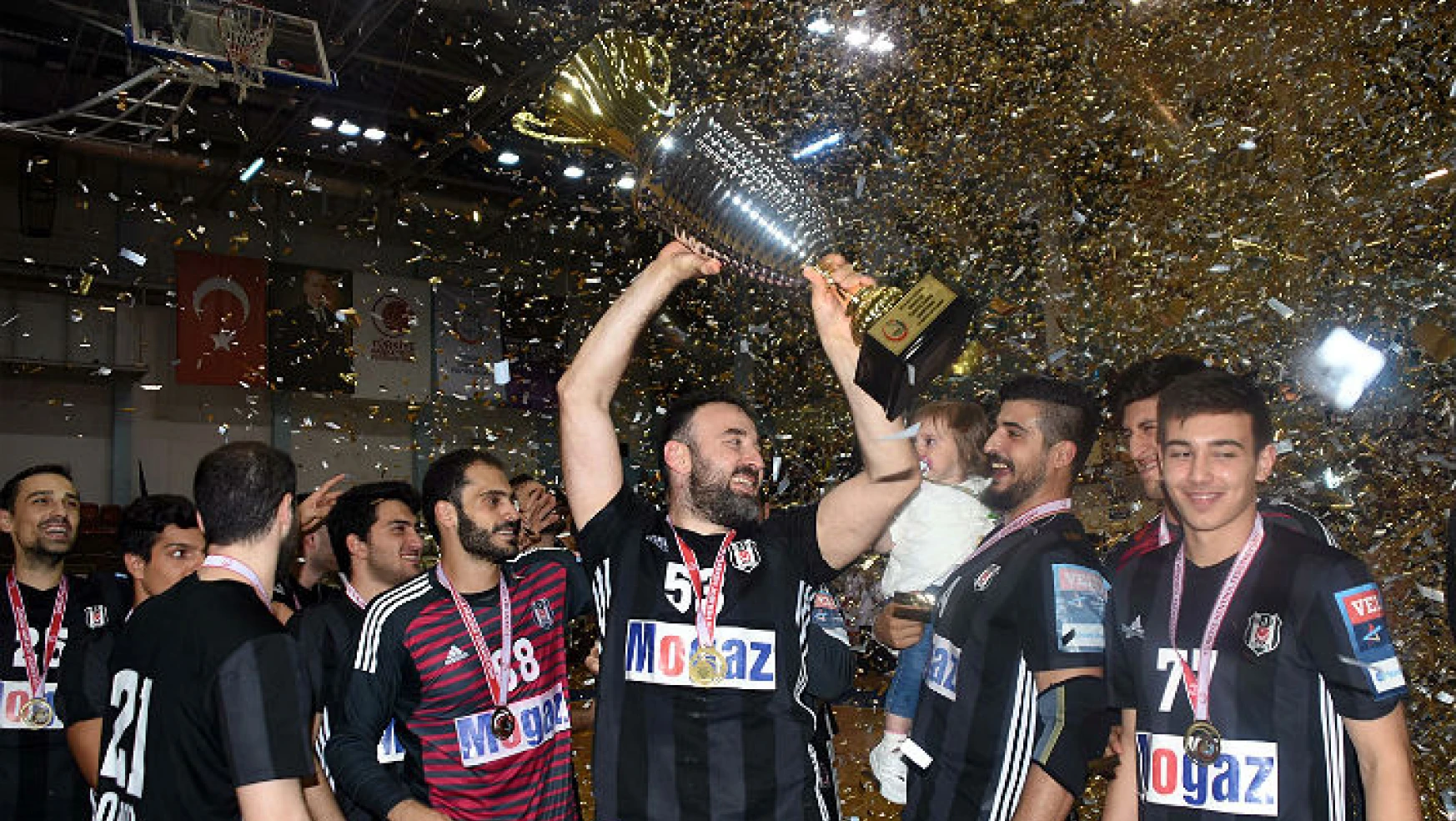 Beşiktaş Mogaz kupasına kavuştu