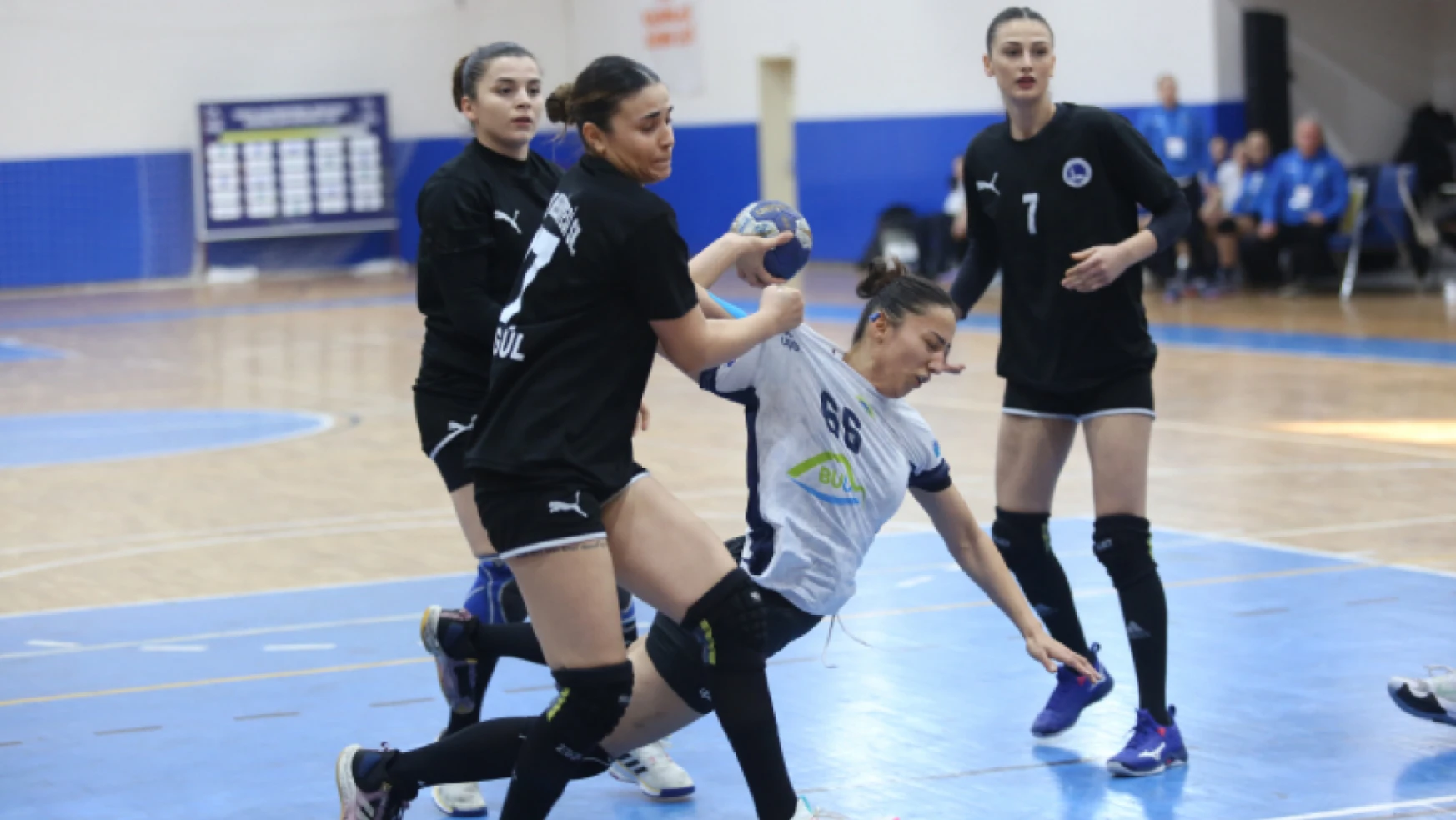 Hentbol Kadınlar Süper Ligi'nde Üç Maç Oynandı