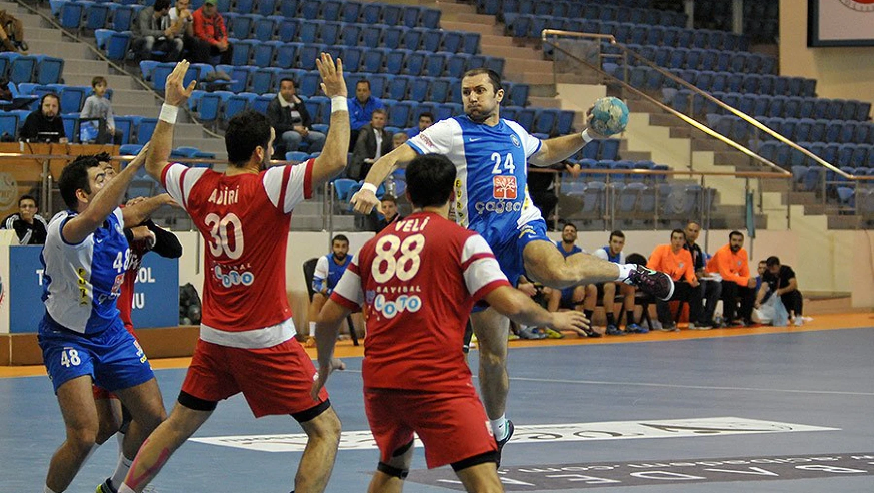 Heyecanlı geçen maçta kazanan Nilüfer Belediyespor