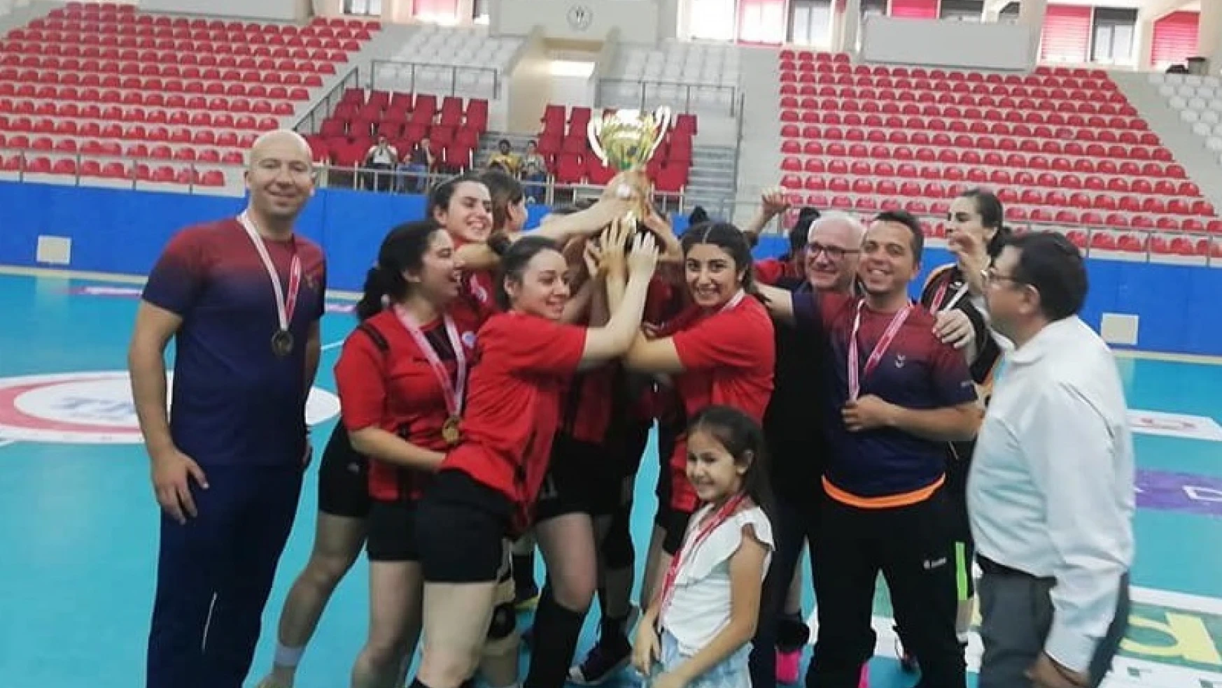 Kadınlarda Bölgesel Lig şampiyonu Gaziantep Oğuzeli SK