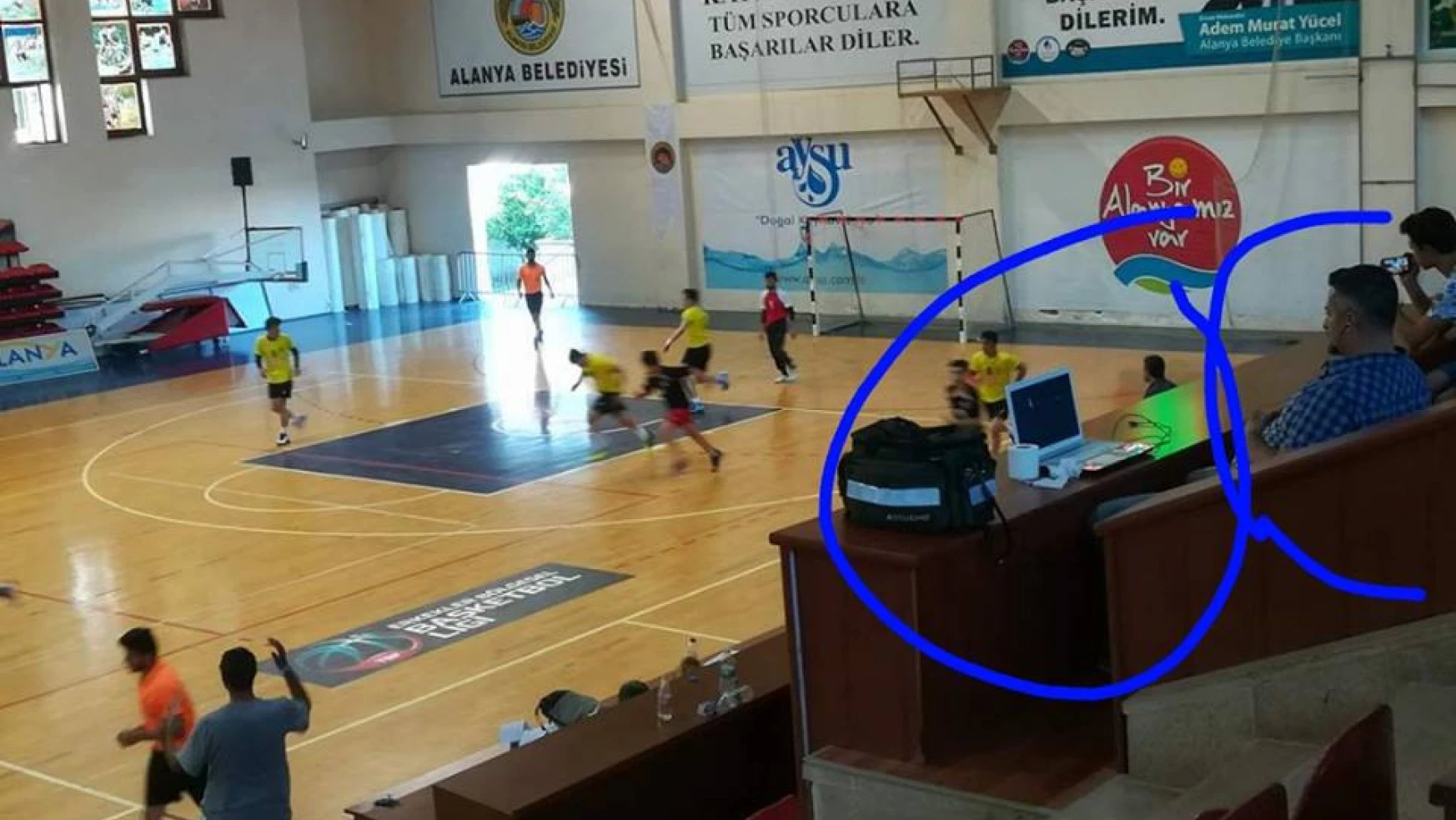 Küçükler Türkiye Şampiyonası’nda skandal görüntü