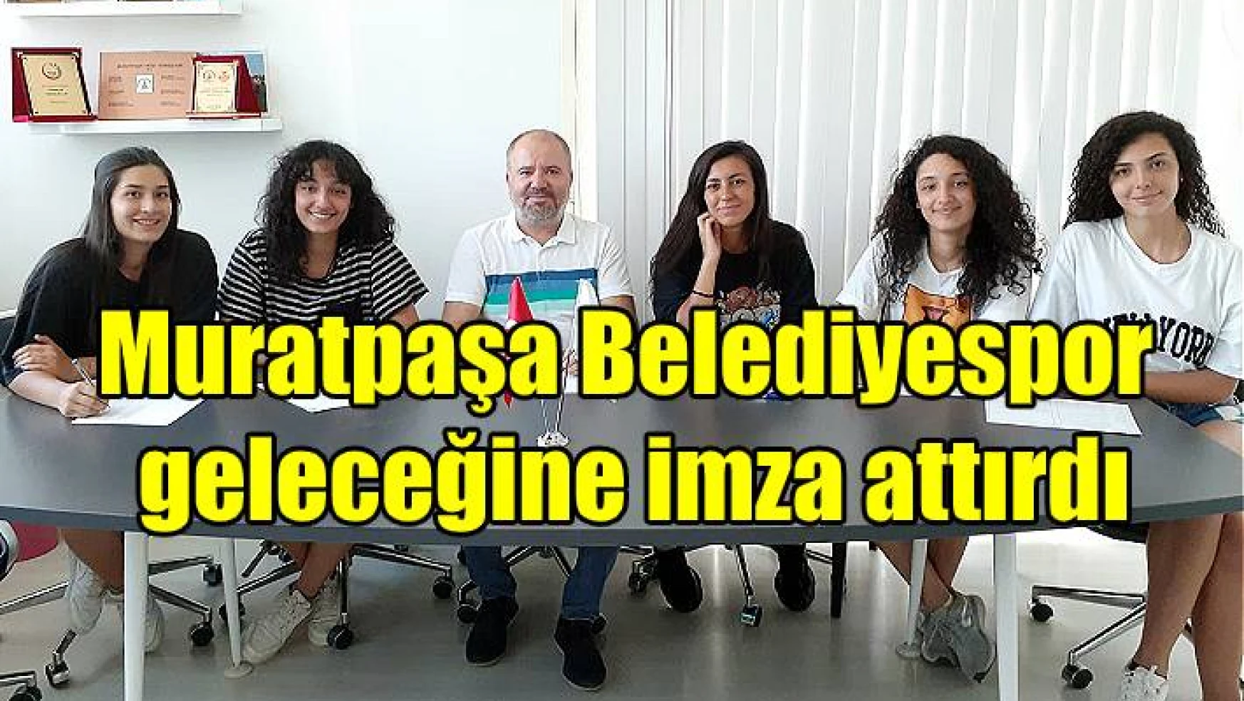 Muratpaşa Belediyespor geleceğine imza attırdı