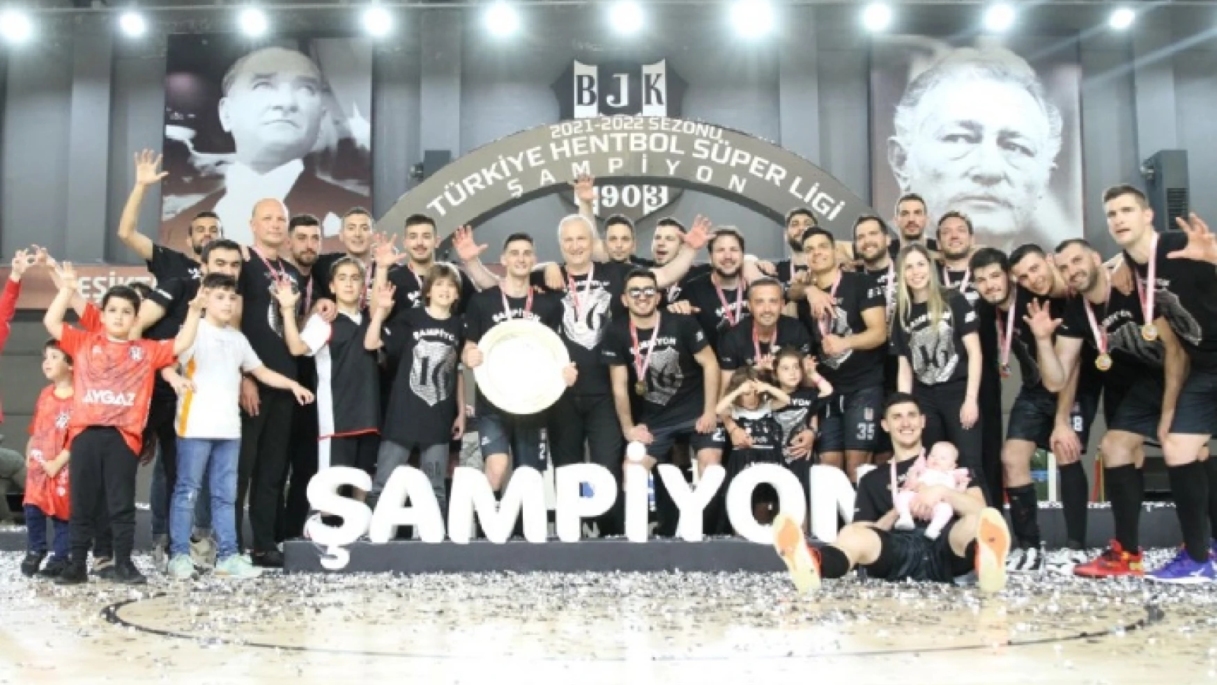Şampiyon Beşiktaş Kupasına kavuştu