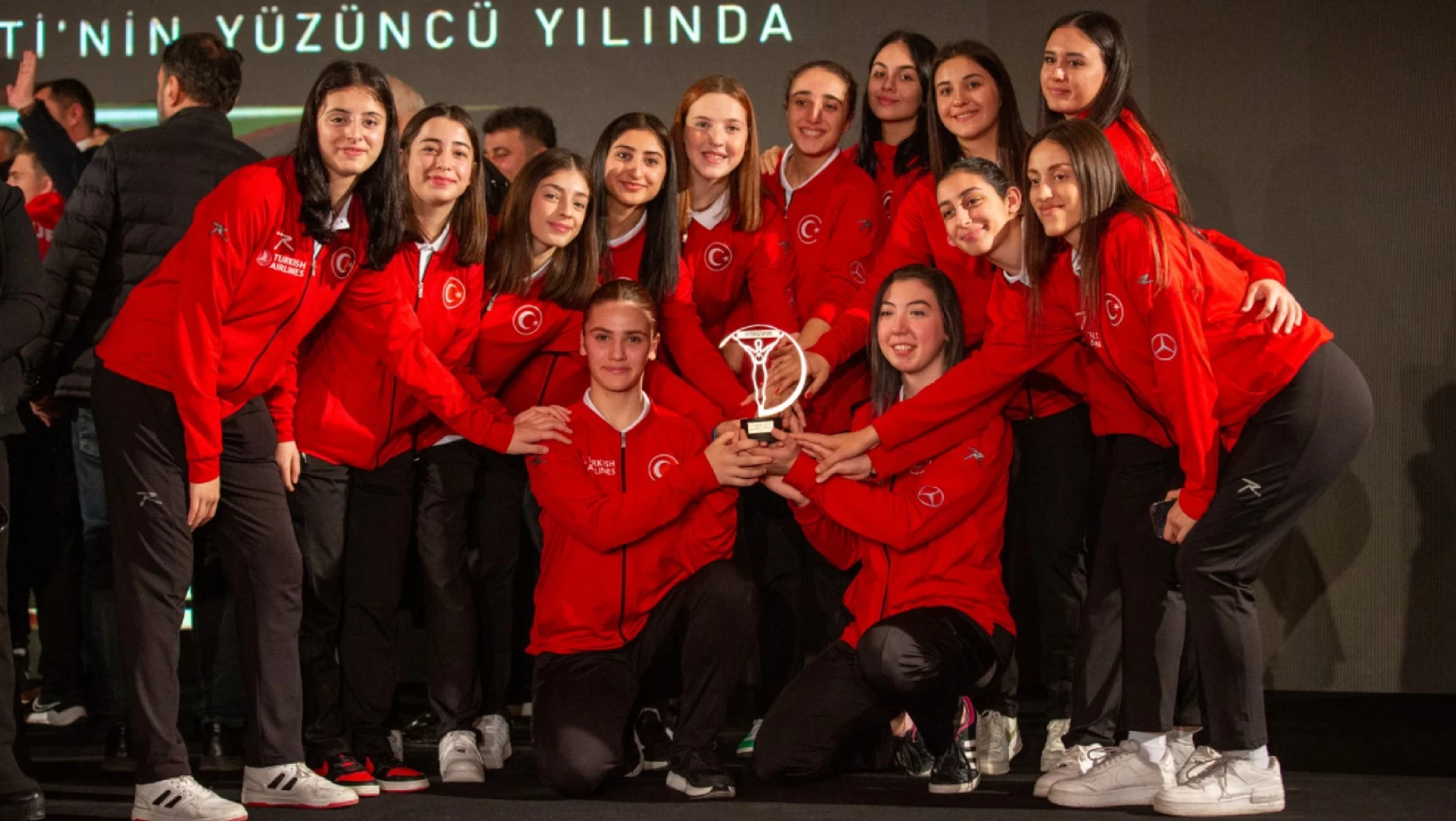 U17 Kız Milli Takımı, Sporun Devleri Ödül Töreni'nde 'Yılın Çıkış Yapan Genç Milli Takımı' Seçildi