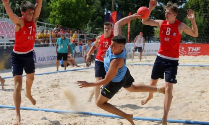 Plaj Hentbolu heyecanı İzmir'de başladı